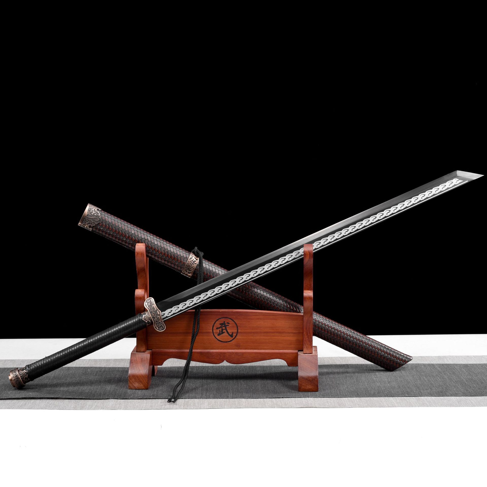 0成交64件龙泉市刀剑镇宅冷兵器传统手工锻打长剑挂饰汉剑宝剑收藏未