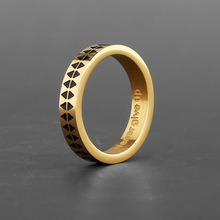 简约间金钢色内英文钛钢戒指欧美风戒指指环男女通用不锈钢戒指
