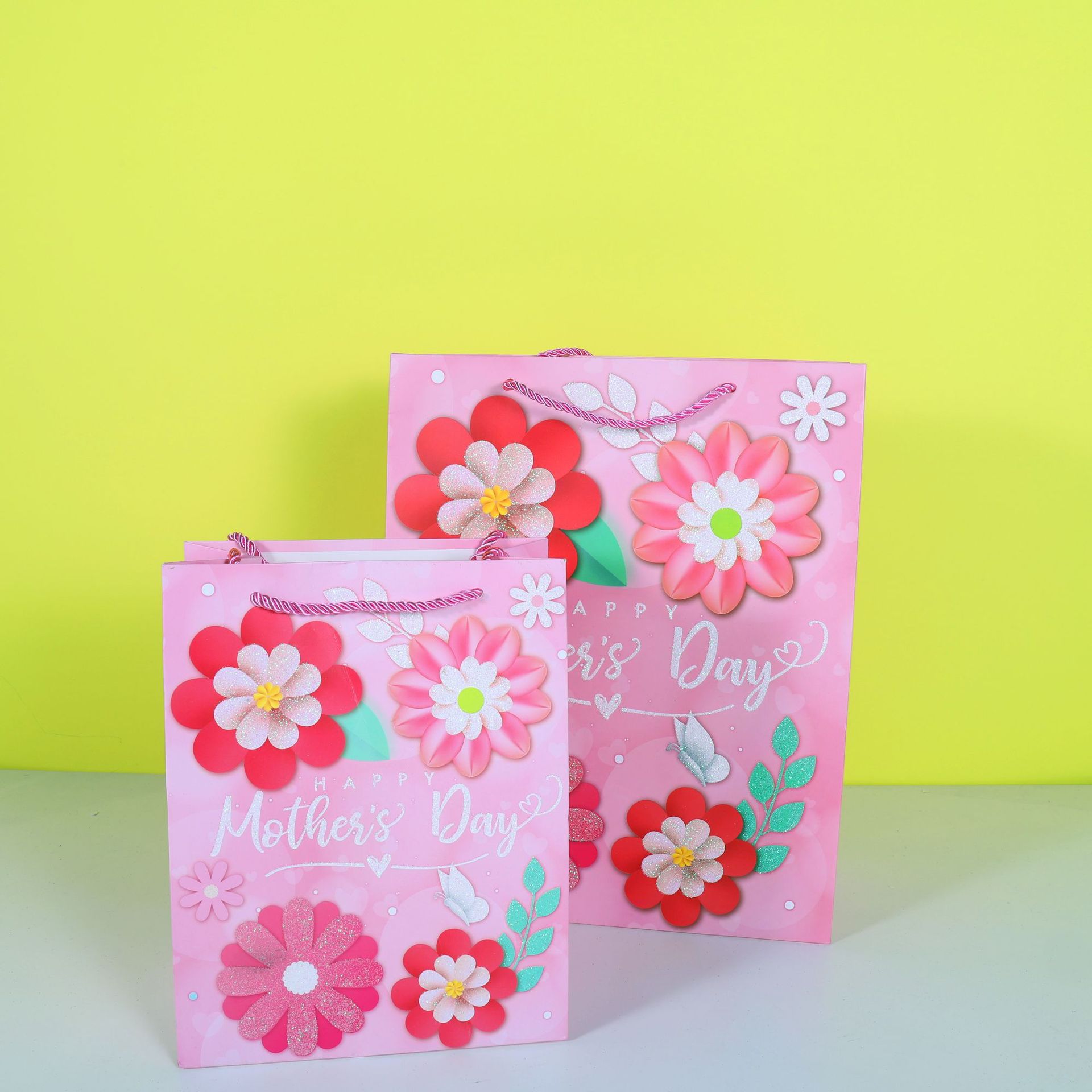 Yiwu Factory Mother's Day Gift Portable Paper Bag in Stock Wholesale Dusting Powder Flowers Series Back