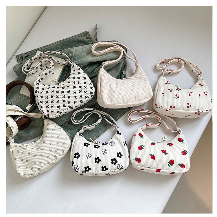 简约甜美风斜挎包简约托特包2025秋新款草莓女包包时尚休闲腋下包