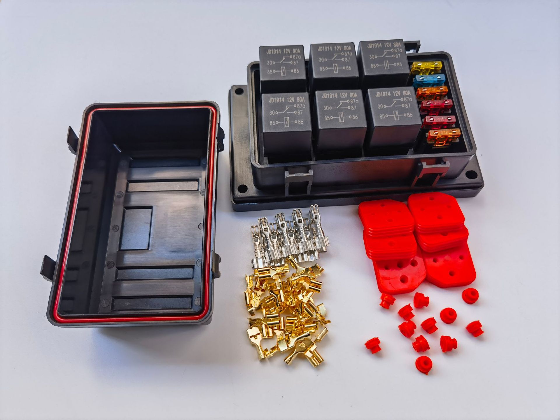 跨境商品 防水型6路汽车保险丝盒改装车保险片座 线束总成电路盒