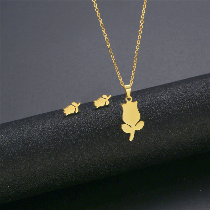 Cross-Border Supply Women's Stainless Steel Flower Necklace Japanese and Korean Fashion Gold-Plated Flowers Pendant Necklace and Earring Suit Wholesale