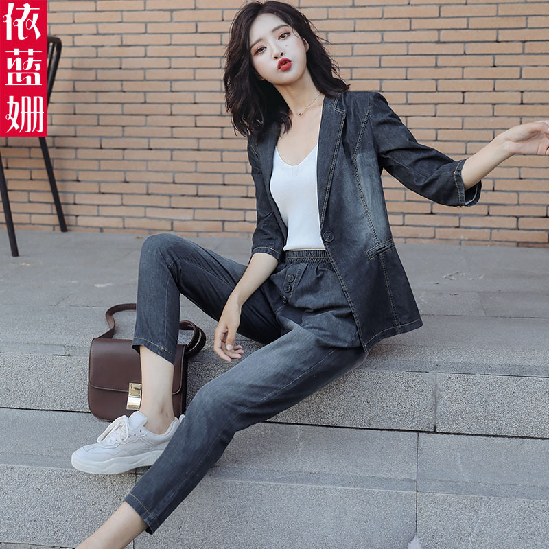 牛仔女套装时尚装