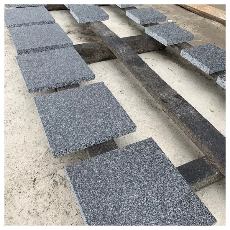 芝麻黑火烧板 芝麻黑石材 花岗岩火烧板 公园广场地铺 楼梯台阶板