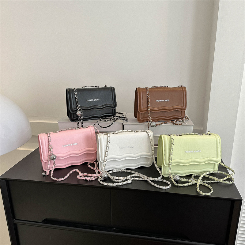 Wholesale Spring Fresh High-Grade Wave Pattern Bag Women's Bag 2023 Popular Chain Small Golden Beads Shoulder Messenger Bag