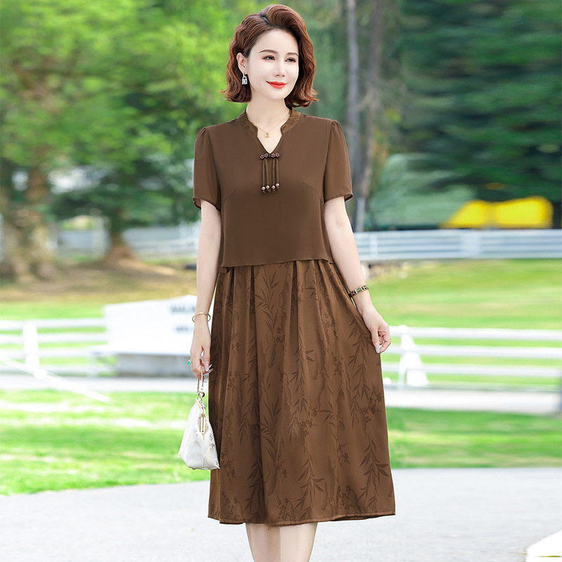 中老年妈妈连衣裙2024夏季新款年轻妈妈宽松透气休闲连衣裙夏款