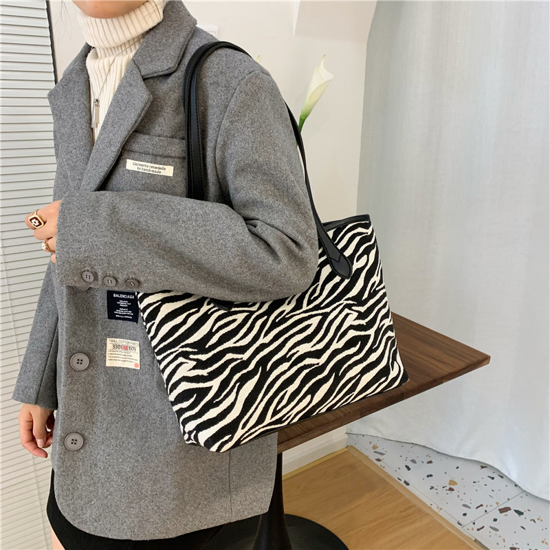 Popular Fashion Retro Shoulder Large Capacity Women's Bag 2021 New Hand Bag Casual Underarm Bag Casual Tote Bag