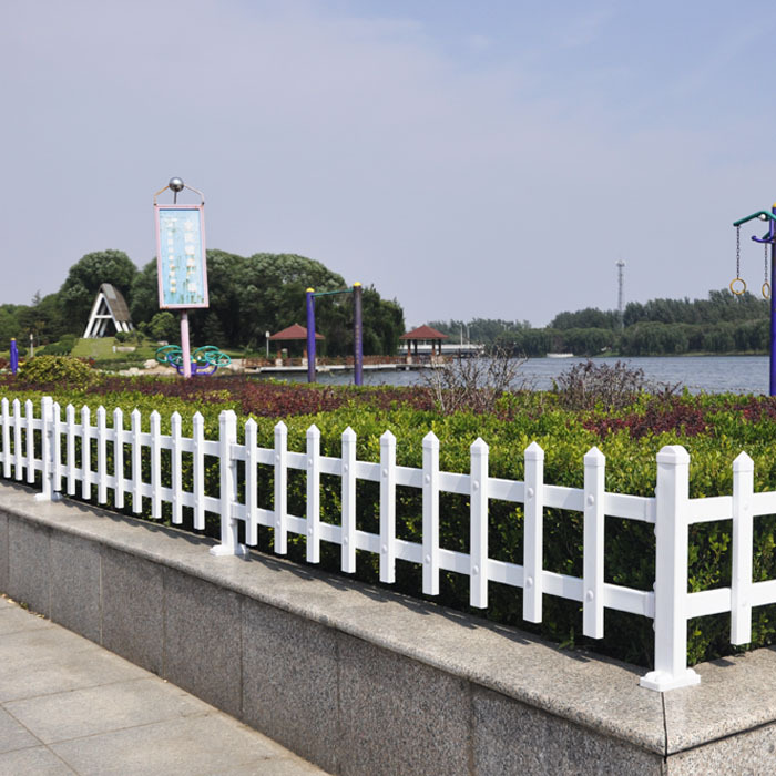 定制草坪护栏 园艺花坛塑钢护栏草坪护栏pvc材质厂家现货直供