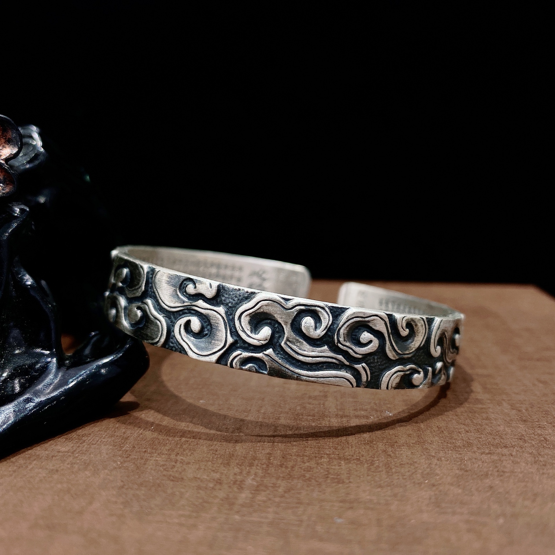 福氏足银999复古手工篆刻浮雕祥云般若波罗蜜心经底男款纯银手镯