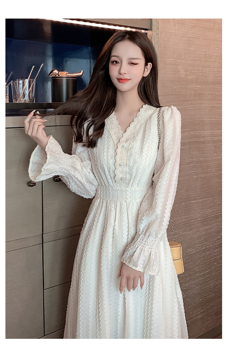 大码女装实拍2021春装新款韩版胖mm洋气显瘦v领时尚减龄连衣裙