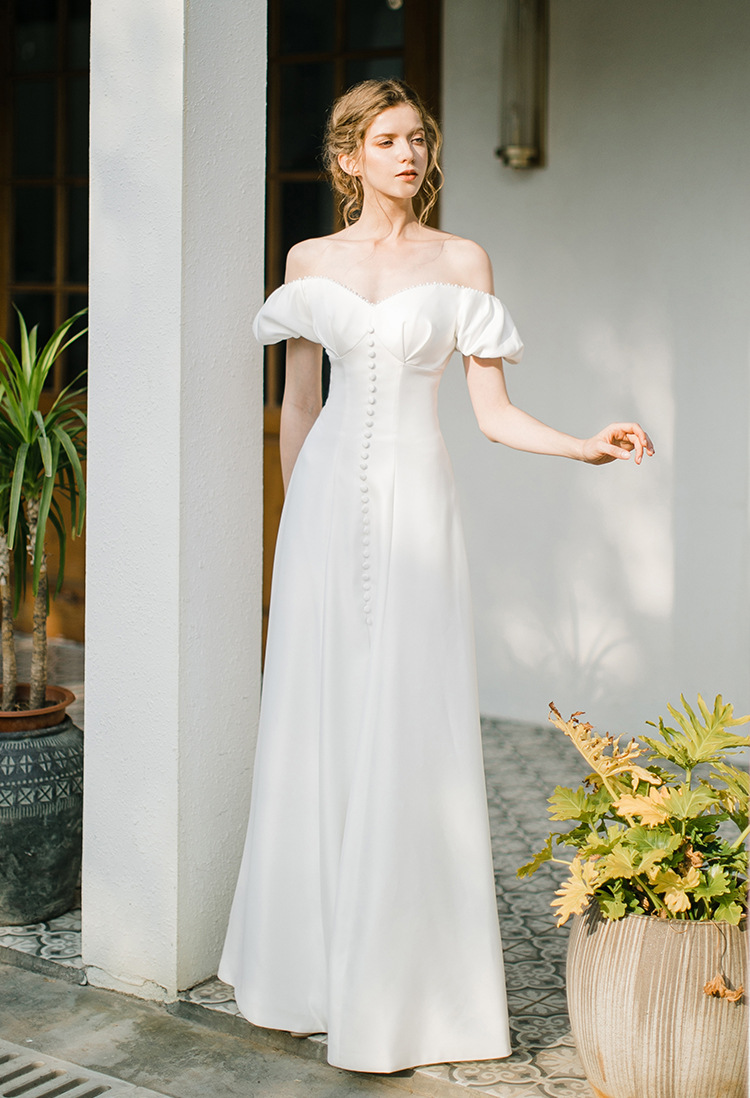 满庭芳【天鹅湖】法式缎面轻婚纱2021新款新娘一字肩订婚晚礼服女