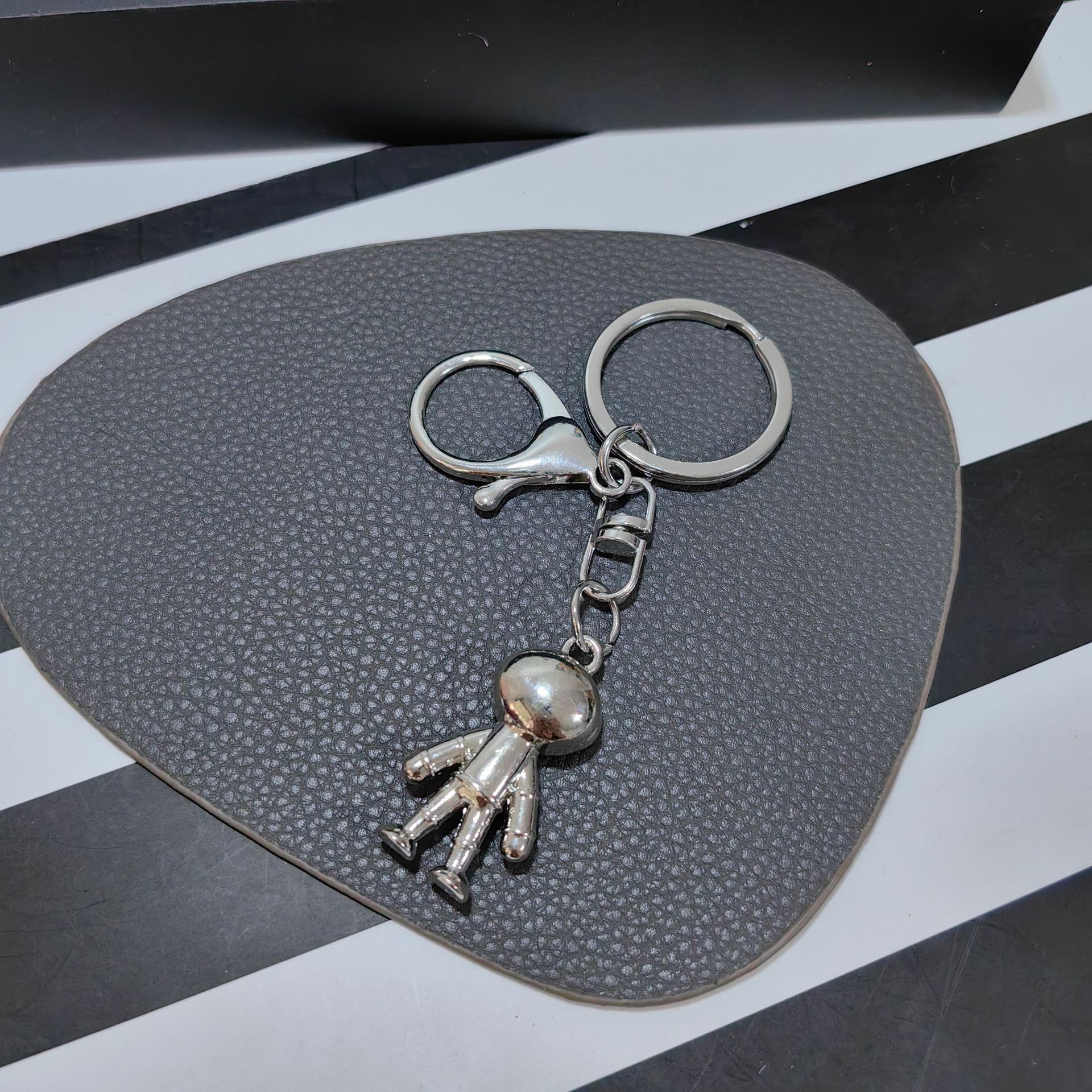 Cross-Border Hot Astronaut Key Ring Accessories Space Robot Stereo Key Chain Metal Keychains Pendant