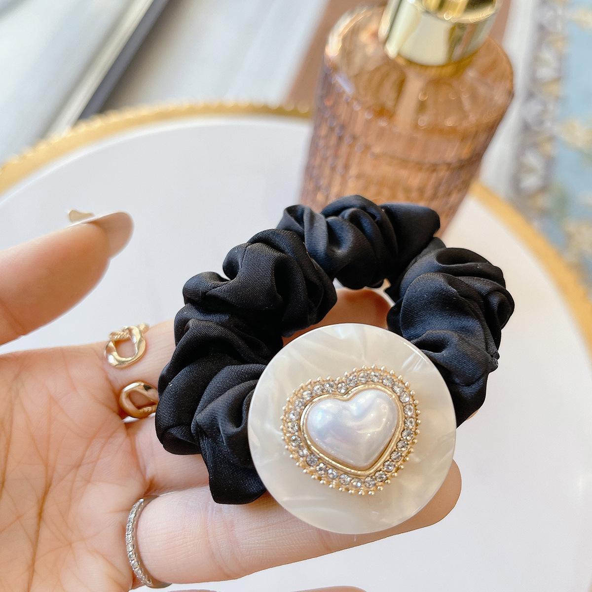 2021韩国新款发圈仿珍珠桃心醋酸皮筋大肠圈发饰头绳马尾发饰女生