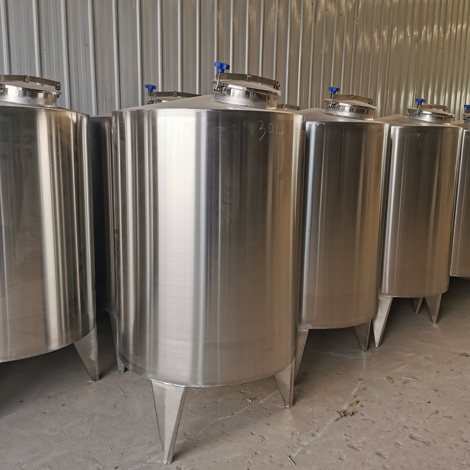 出售不锈钢液体储存罐 304不锈钢1吨储罐 不锈钢2吨3吨5吨储蓄罐