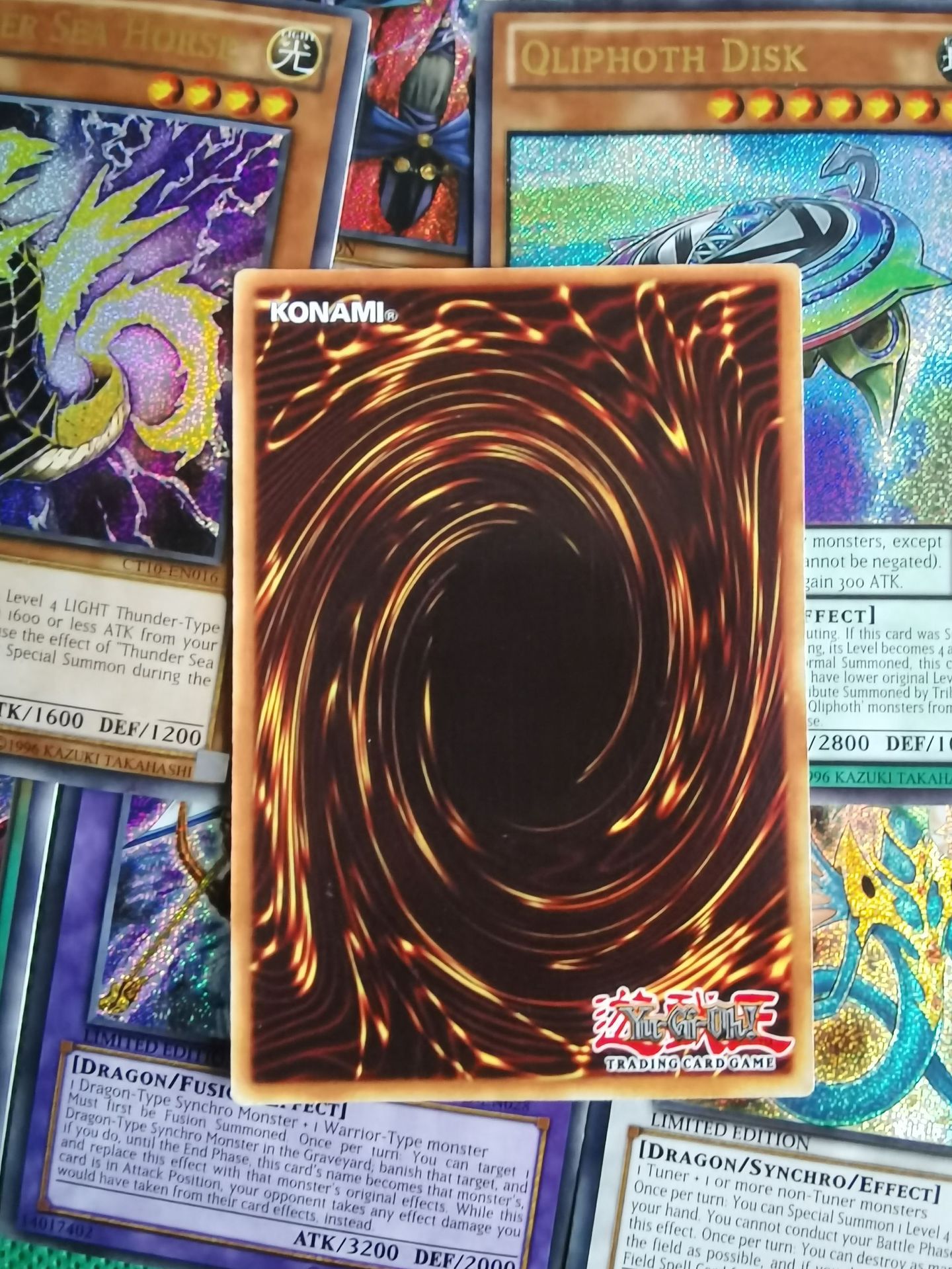 铁盒镭射 游戏王卡片 英文 闪卡 72张 青眼白龙 烫金 yugioh card