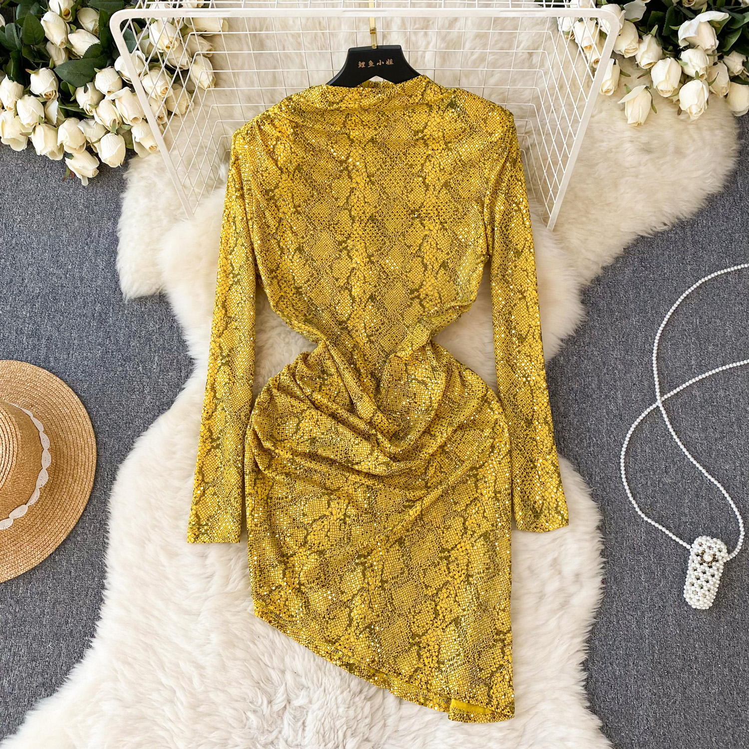 女人味气质连衣裙女装秋季性感显身材收腰不规则短裙蛇皮纹包臀裙