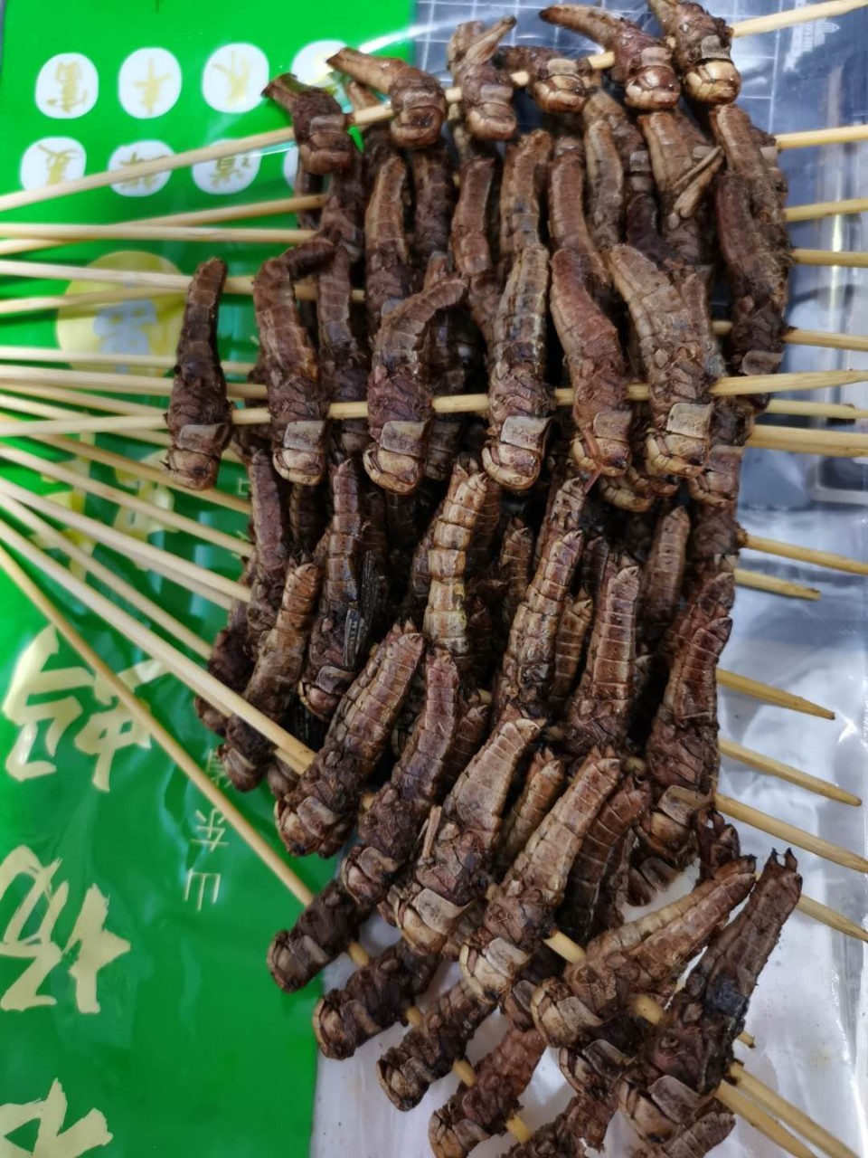 批发冷冻蚂蚱无翅蚂蚱串东亚飞蝗烧烤食材