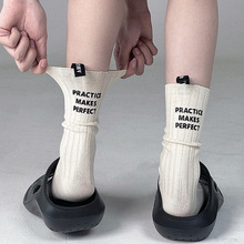 袜子新品女士中筒袜日系女士字母长筒袜网红后跟标潮袜街头潮牌袜