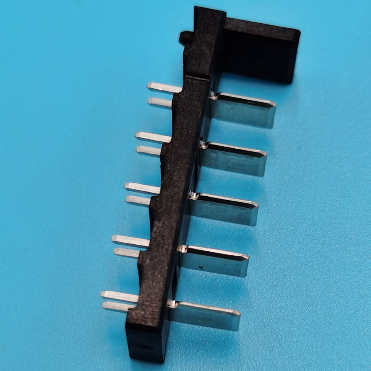TE/泰科  5787430-1  5芯接头阳刀片焊接5.00毫米
