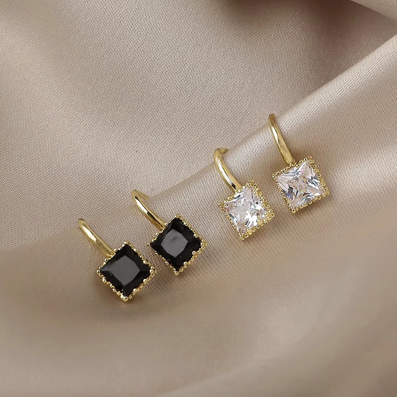 small and exquisite square earrings women‘s niche design high-grade light luxury temperament stud earrings 2023 new fashion earrings
