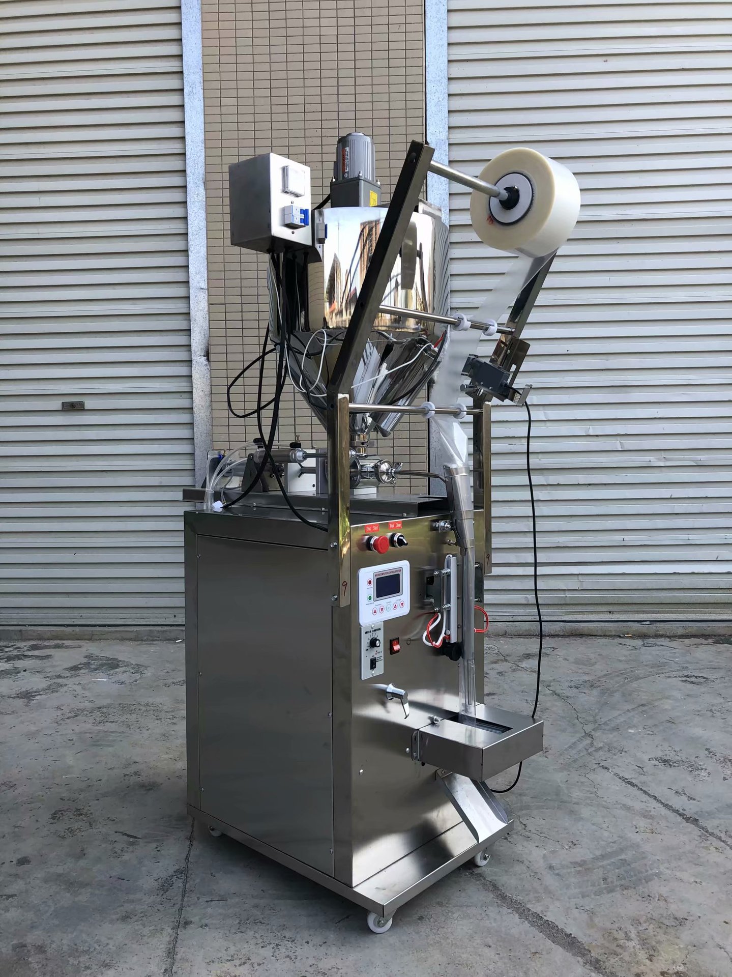 香油包装机 营养液包装机 蜂蜜定量自动液体灌装机