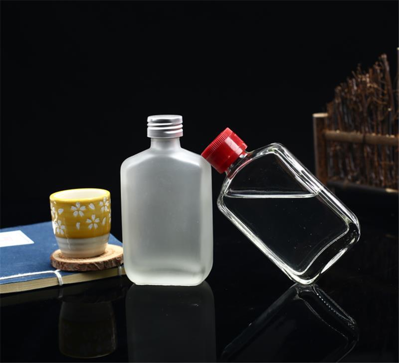 小酒瓶迷你小酒瓶100ml白酒瓶玻璃logo分装质感带盖便携透明扁瓶