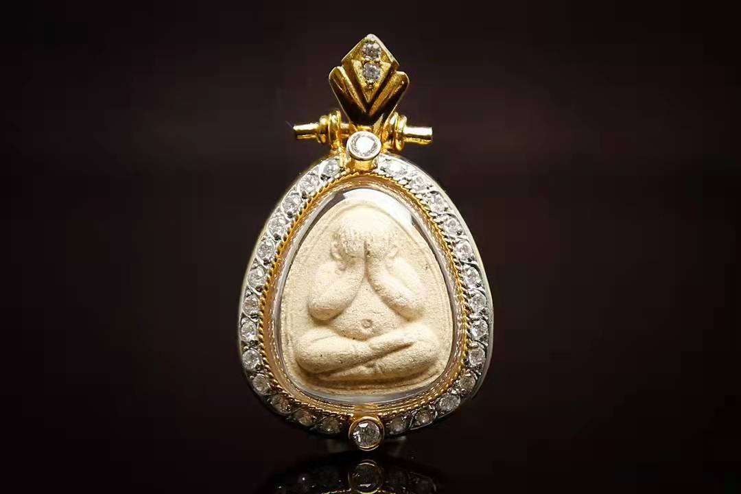 泰国佛牌 龙婆坤2526必打掩面佛