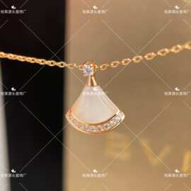 高版本直播V金纯银小裙子18k玫瑰金排钻白贝母扇形项链批发送女友