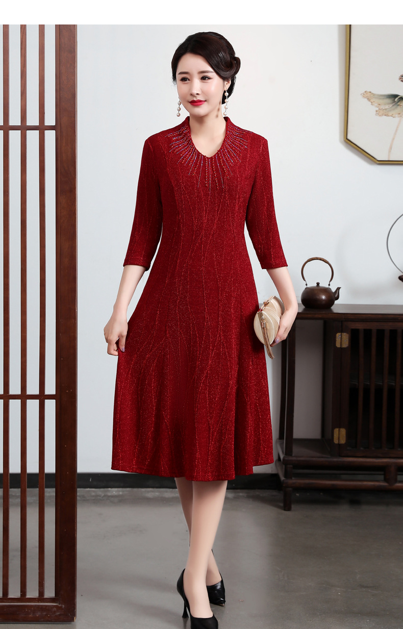 妈妈春装过膝连衣裙洋气中老年女装2021年新款贵夫人裙子潮40岁50