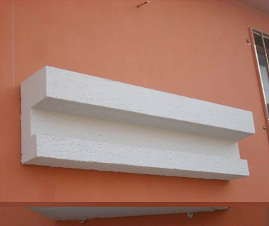 eps装饰线条之间使用了与墙面粘结相同的缝隙填补材料,缝隙全