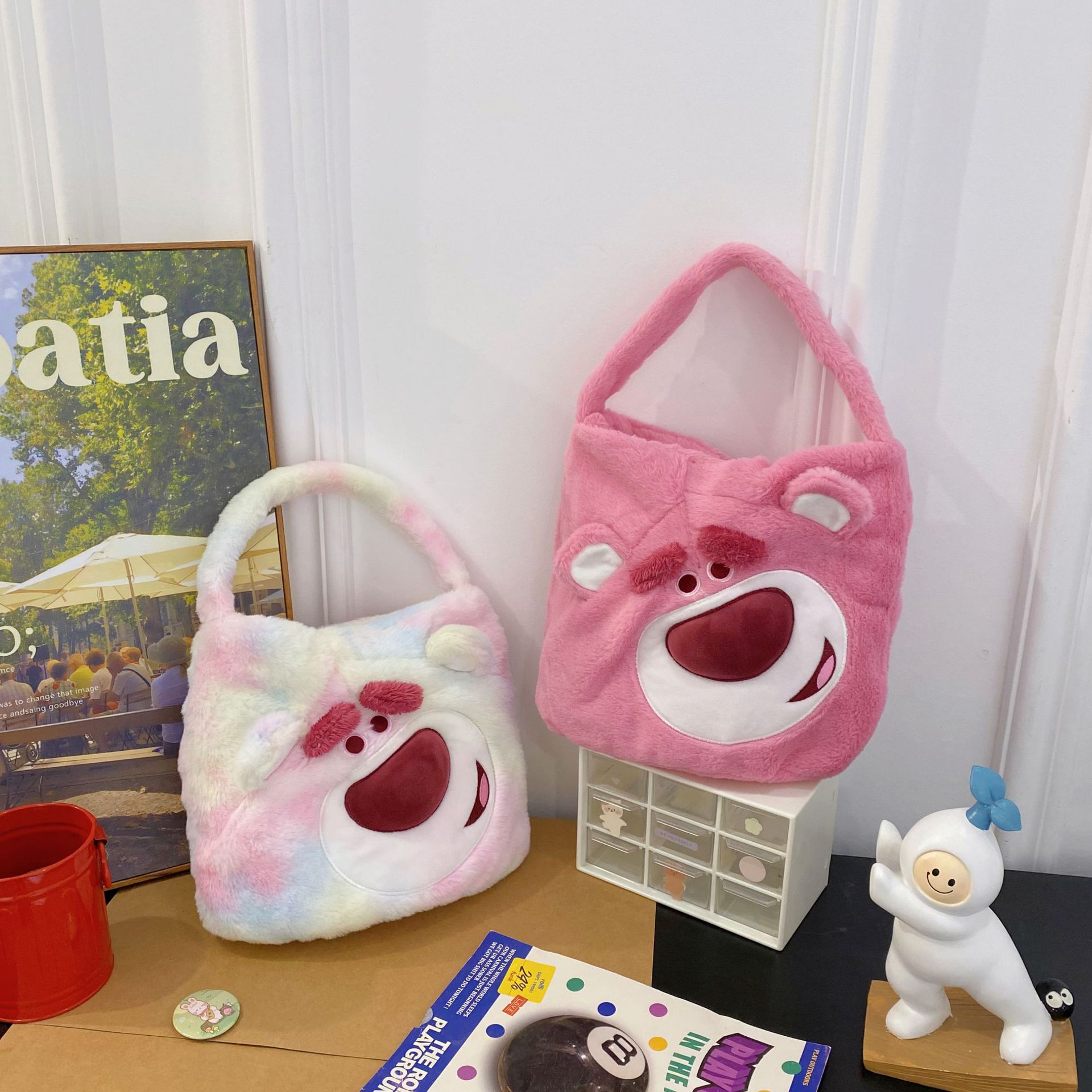 草莓熊表情手提包大容量手拿毛绒可爱小熊包包女生逛街游玩可收纳