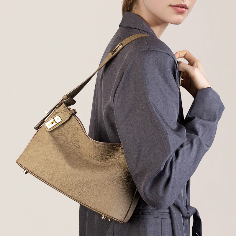 2025秋冬高级感小众设计togo牛皮手提包高级腋下单肩真皮枕头女包