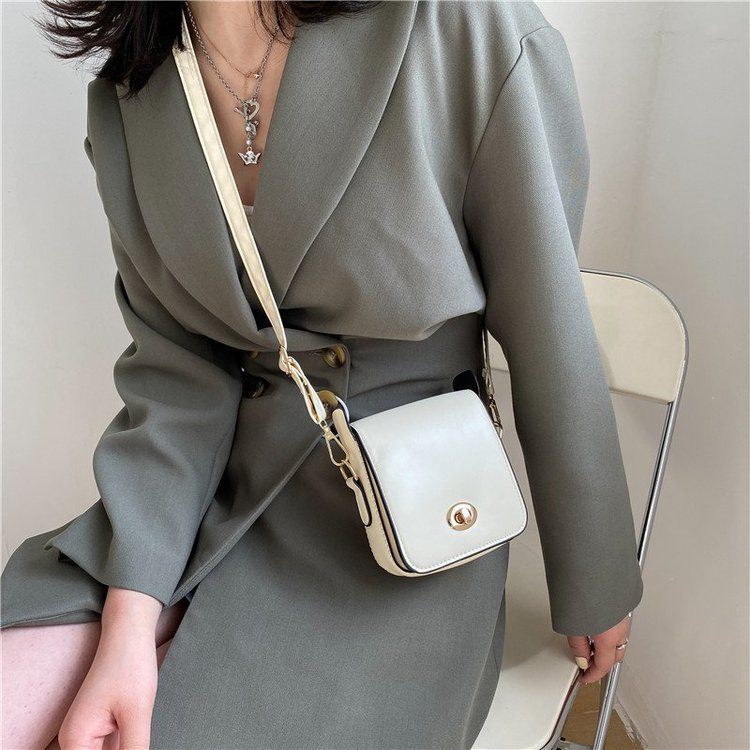 Girl Internet Celebrity Chain Shoulder Portable Small Square Bag High Quality Bag Female 2021 Spring and Summer New Fashion Simple Messenger Bag