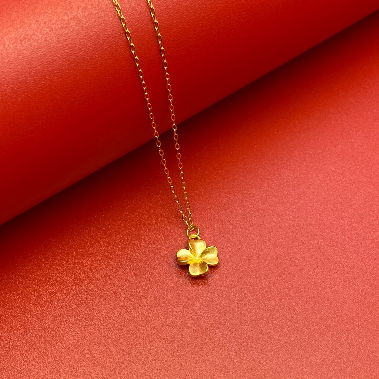 四叶草黄金项链女士2021年新款送妈妈999足金吊坠24k纯金锁骨项链