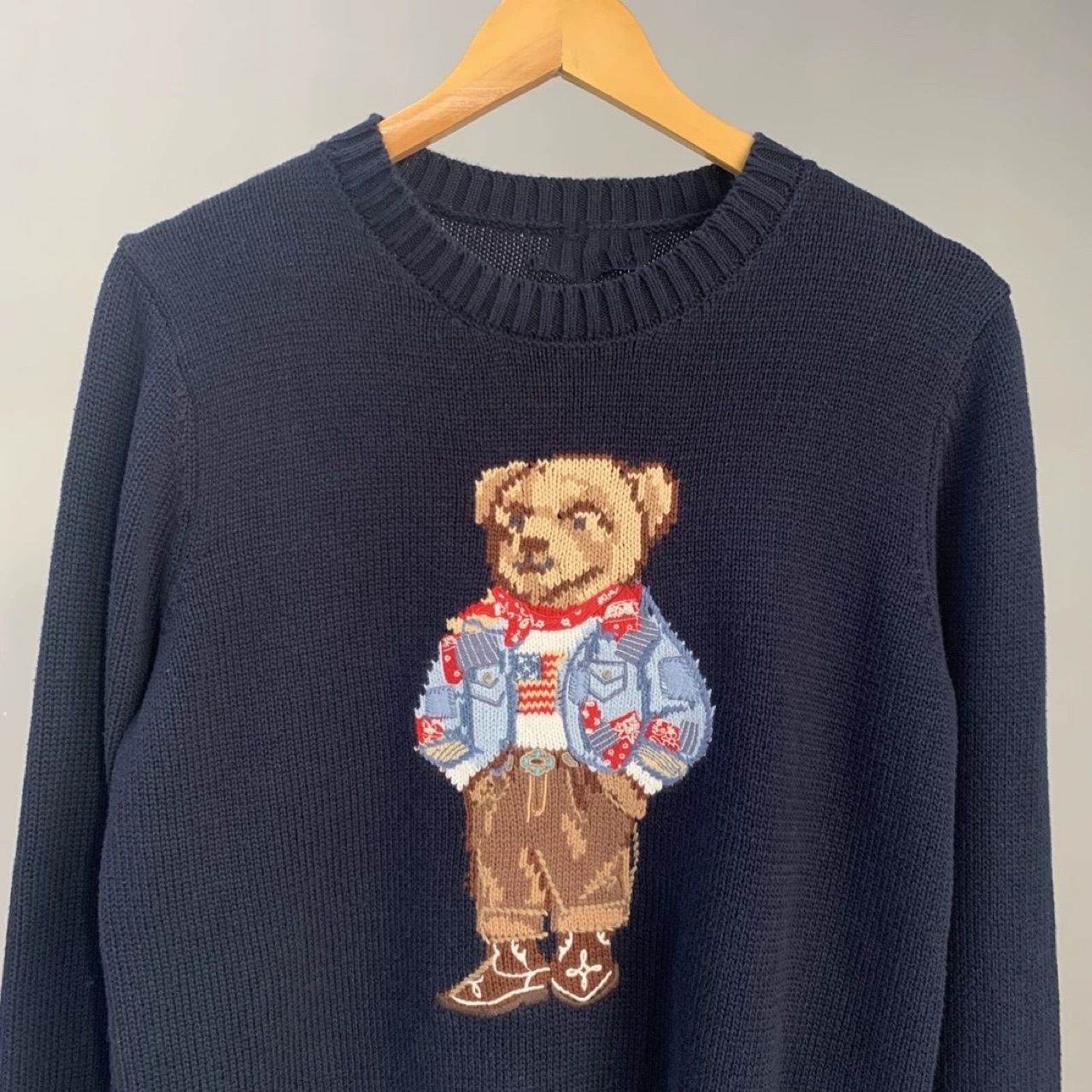 小马-秋冬新款女装经典刺绣小熊圆领棉质宽松百搭针织长袖衫