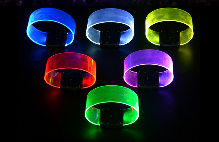 2020亚马逊销售磁铁发光手环led酒吧助威气氛闪光手环深圳工厂价