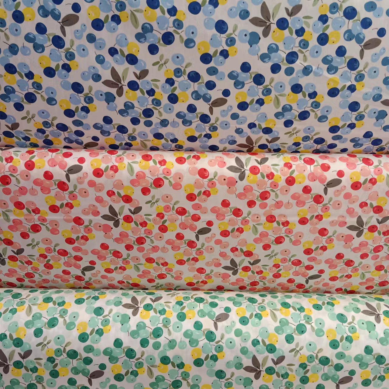 批发纯棉床品面料 儿童卡通棉衣布料 碎花服装布料 全棉印花棉布