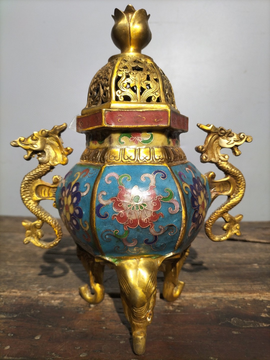 黄铜厚胎景泰蓝香炉掐丝珐琅彩三象足双龙耳暗八仙盖炉熏香炉摆件