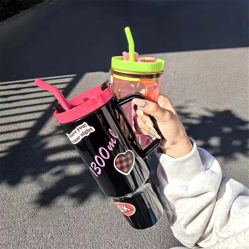 Large Capacity Water Cup with Handle Plastic Cup Big Mac Cup Portable Straw Cup Men and Women Fitness Sports Water Bottle