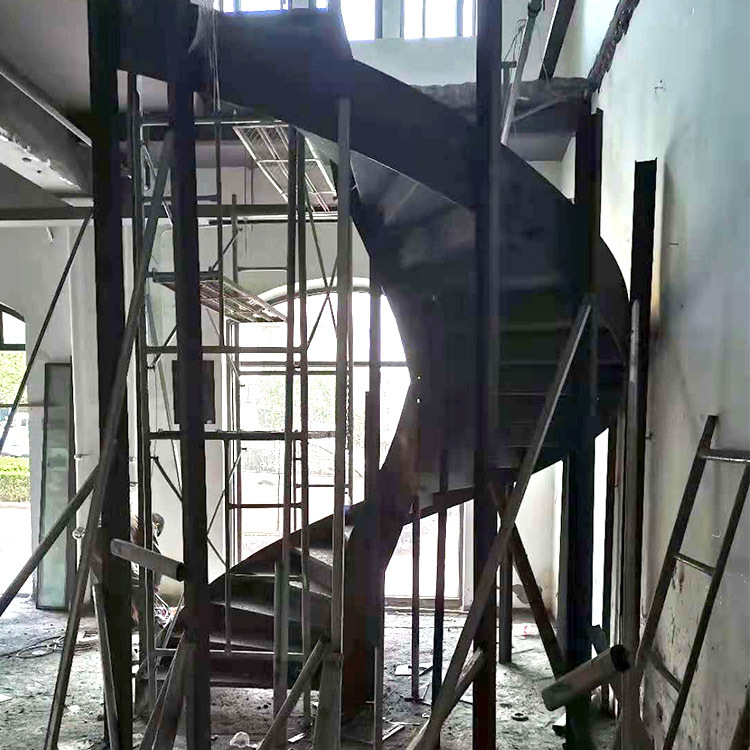 厂家定制钢结构旋转楼梯室内焊接钢楼梯弧形钢板楼梯消防铁楼梯