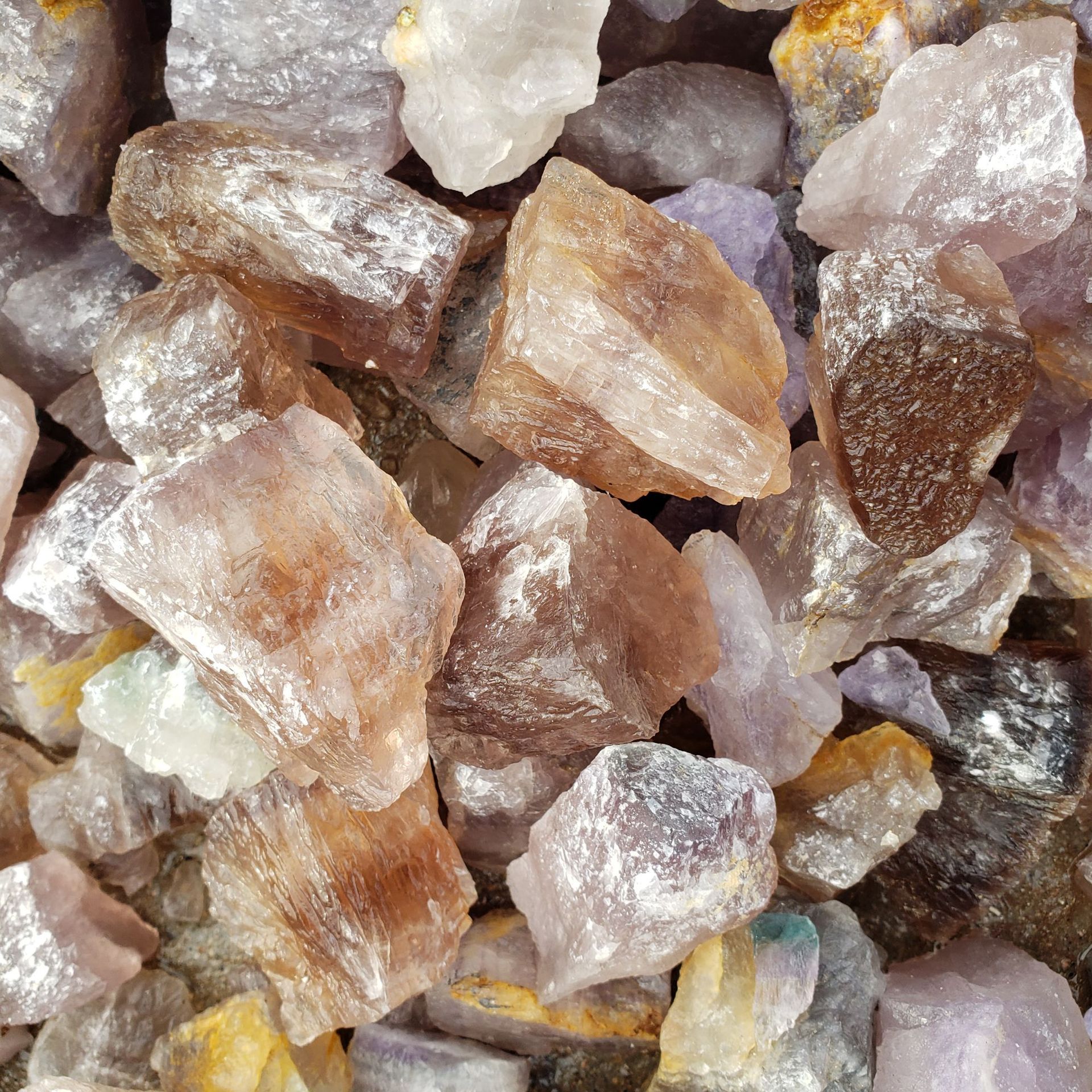 批发 萤石水晶原石碎石 扩香石绿萤石原石毛料香薰石紫蓝绿萤石厂