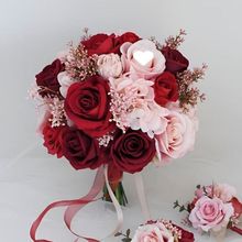 手捧花新娘高级感复古卡布奇诺玫瑰花真花花束拍照红色花球