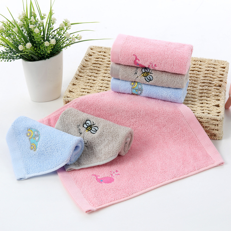竹纤维刺绣小方巾口水巾儿童小毛巾幼儿园挂钩方巾毛巾厂家批发