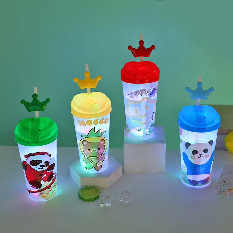 600ml Luminous Children's Straw Cup Cute Bear Student Water Cup PP Straw Baby Drinking Cup Plastic Cup