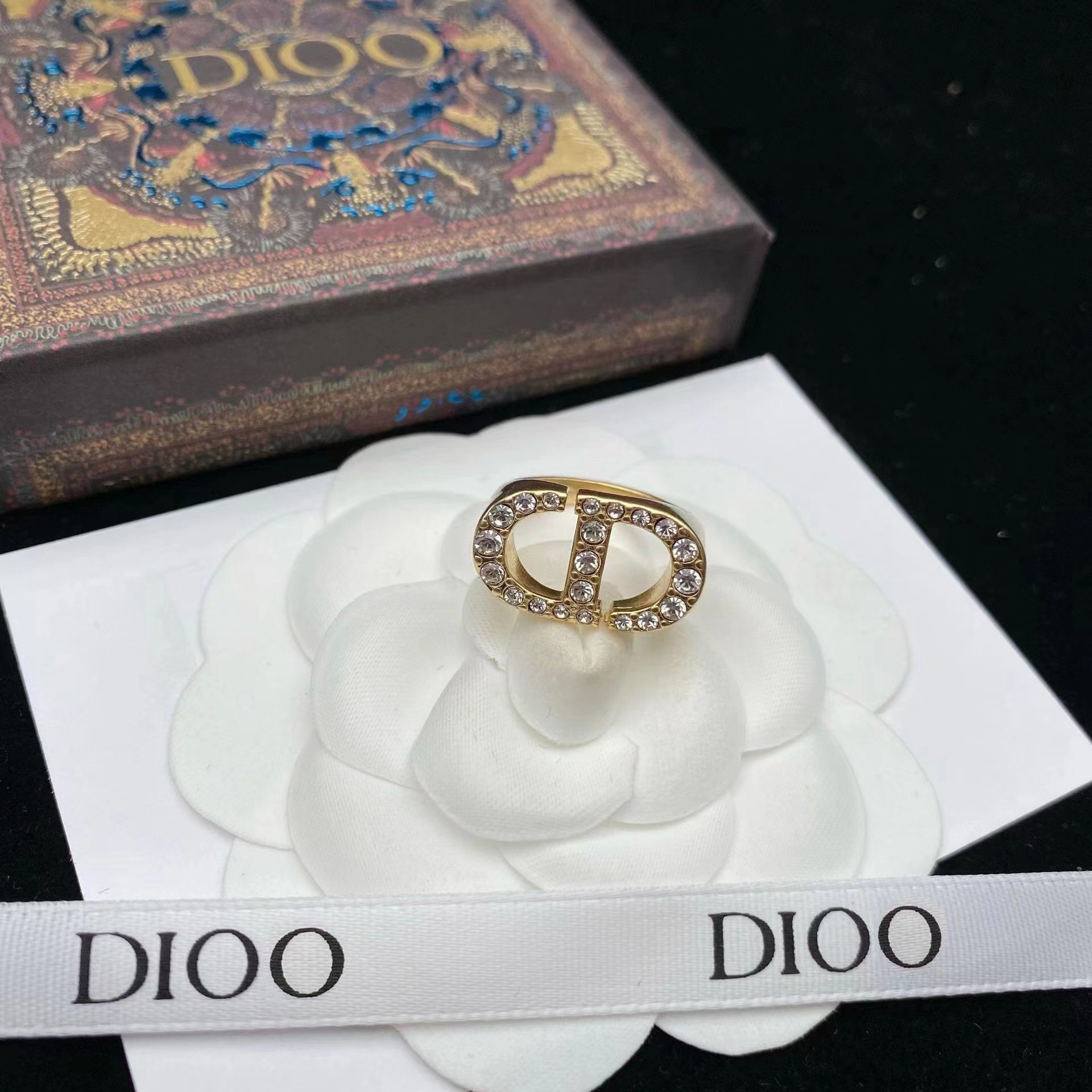 D Home/Dijia Cd Letter Pearl Diamond Ring Female Brass Material Bee European and American Retro Classic Wholesale
