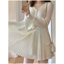 2024年秋季套装女白色百褶半身裙芭蕾舞生服纯欲风冰丝针织喇叭袖