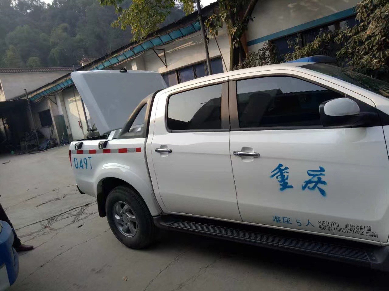 江铃域虎改装皮卡平盖江铃域虎皮卡改装平盖江铃域虎两折后盖