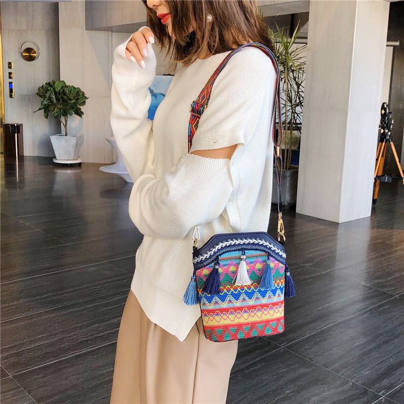 Tourist Attractions Lace Women's Bag New Women's Chic Bag Shoulder Bag Korean National Style Tassel Cross Body Bucket Bag