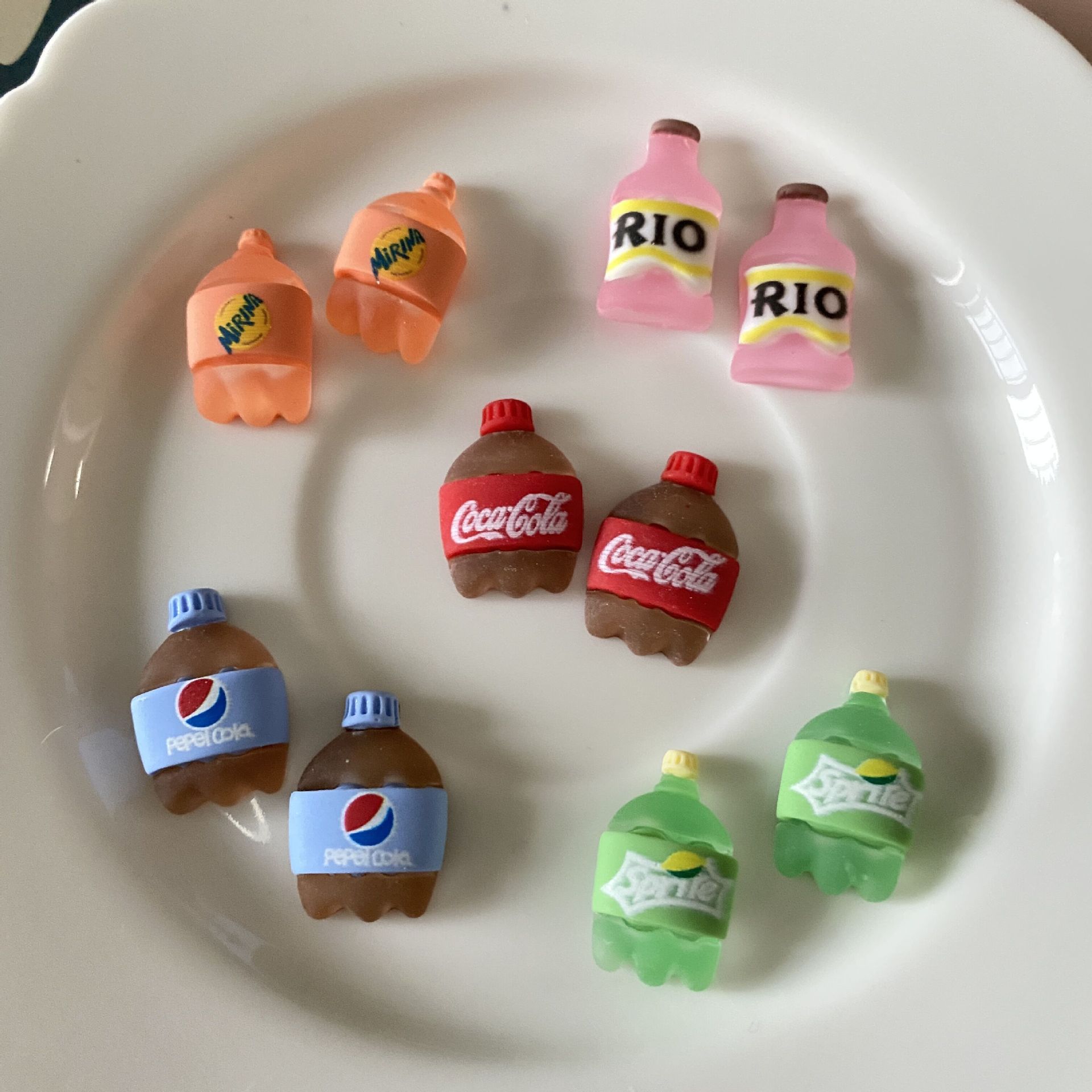 网红新款diy小瓶子可爱小巧diy小酒瓶韩版可乐rio奶油胶配件批发