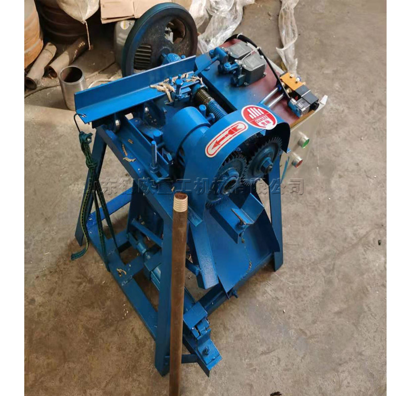 又增加了制作螺纹木杆的功能,该设备主要用于生产扫把杆,拖把杆,日